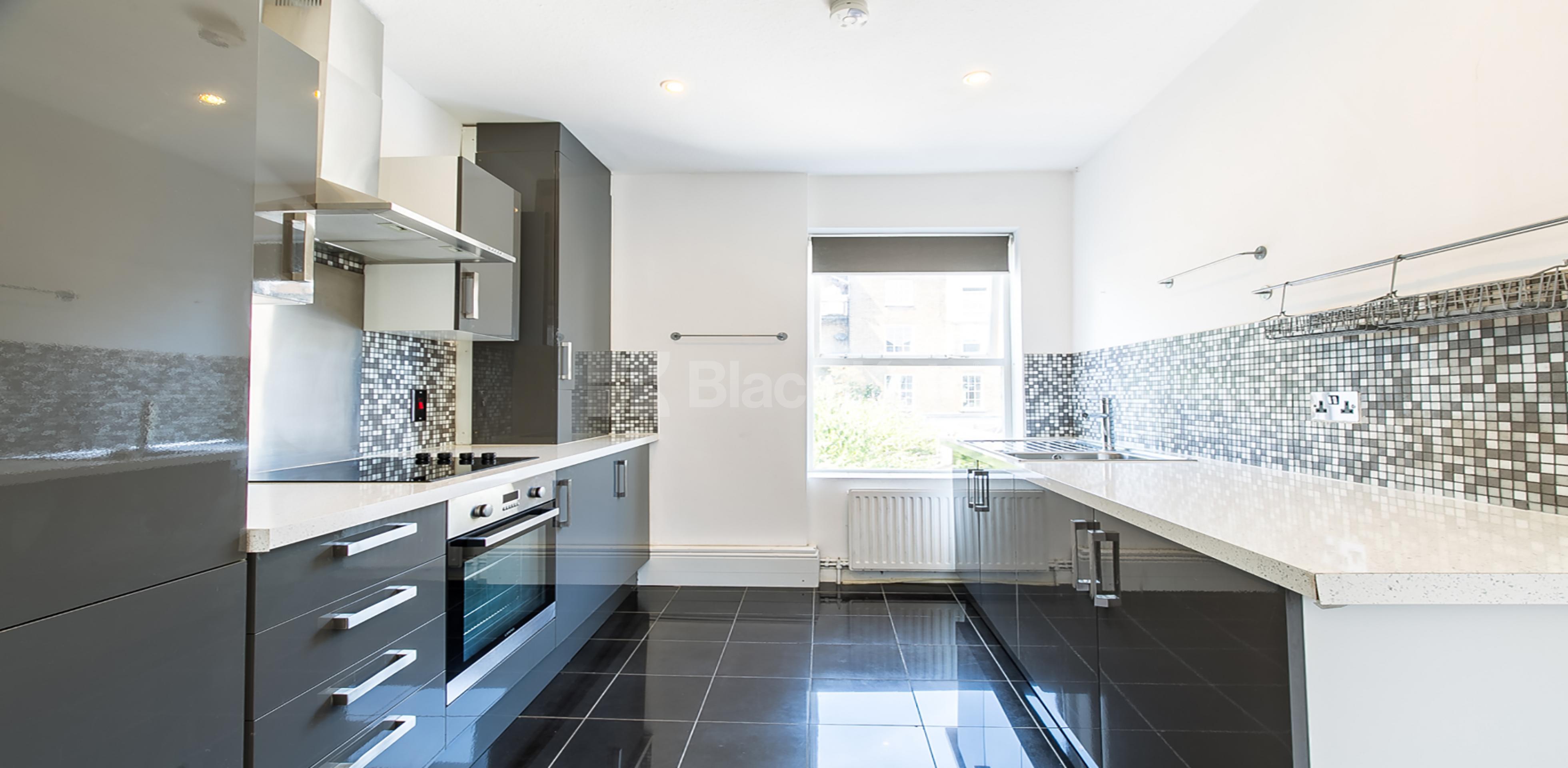 Superb spacious modern split level one bed by regents park  Parkway, Camden Town / Regents Park NW1